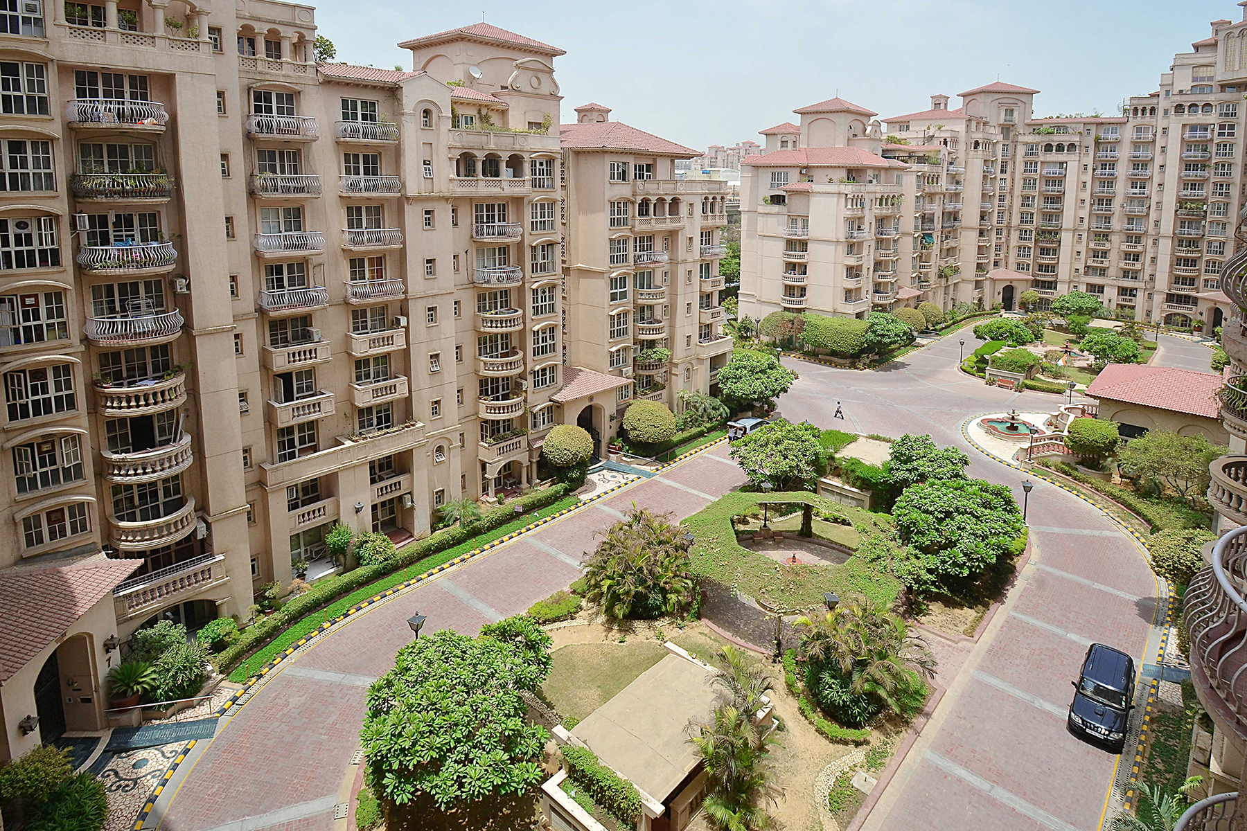 DLF Beverly Park 1