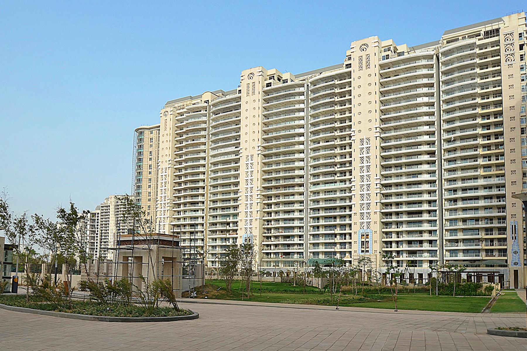 Service Apartments For Rent in Gurgaon – DLF The Magnolias in Gurgaon	 